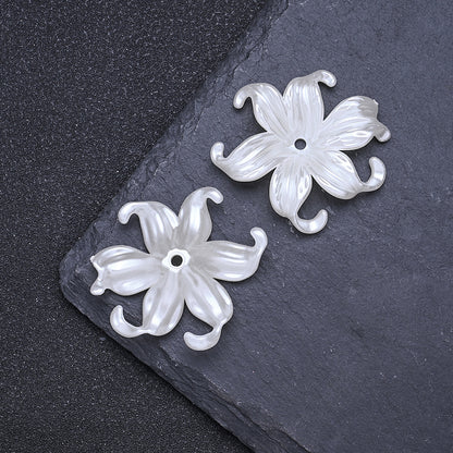 40x45mm White Acrylic Waterweed Flower Beads