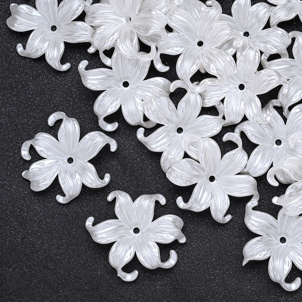 40x45mm White Acrylic Waterweed Flower Beads
