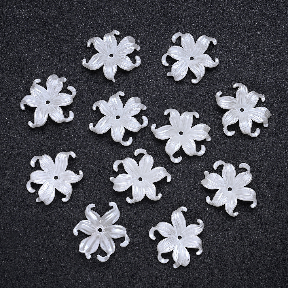 40x45mm White Acrylic Waterweed Flower Beads