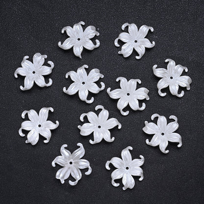 40x45mm White Acrylic Waterweed Flower Beads