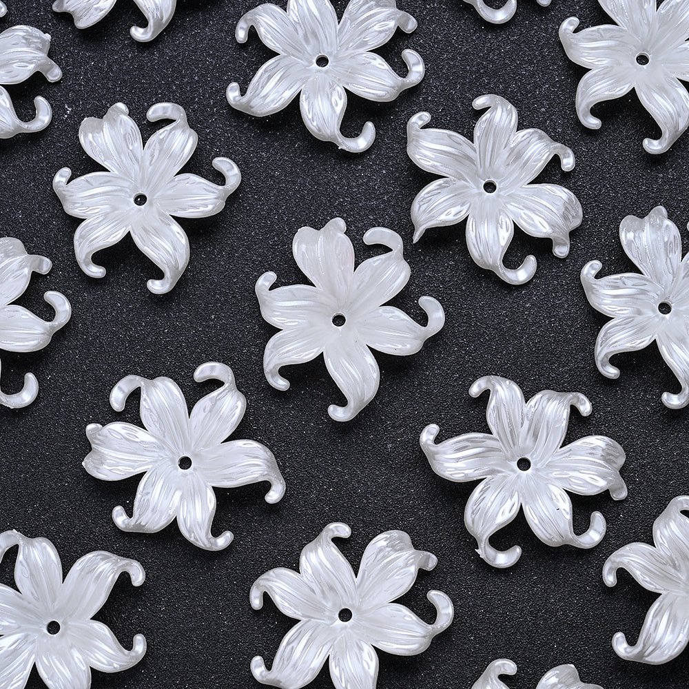 40x45mm White Acrylic Waterweed Flower Beads