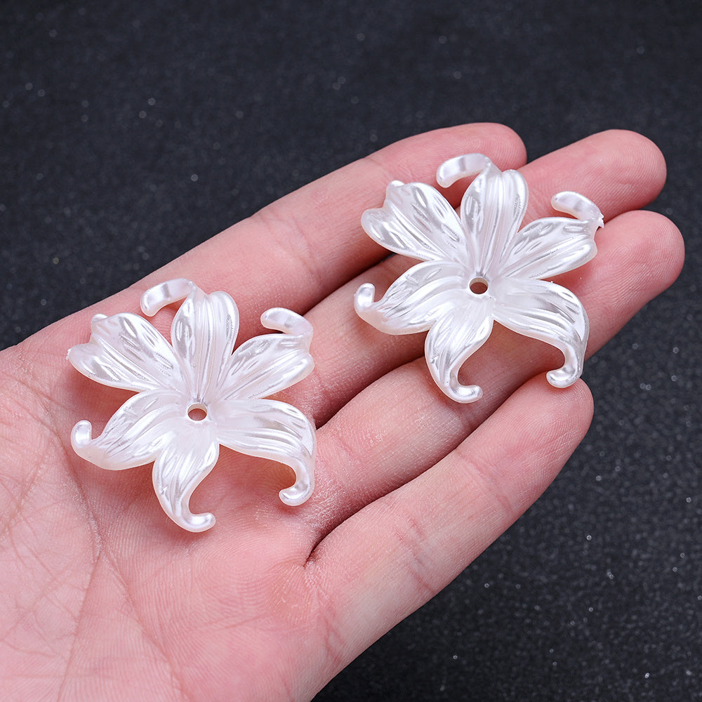 40x45mm White Acrylic Waterweed Flower Beads